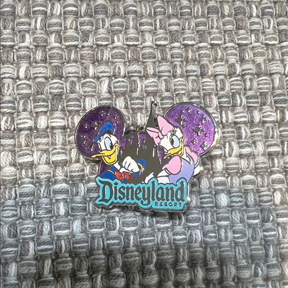 Disney Purple and Blue Disneyland Resort Pin - Picture 1 of 2